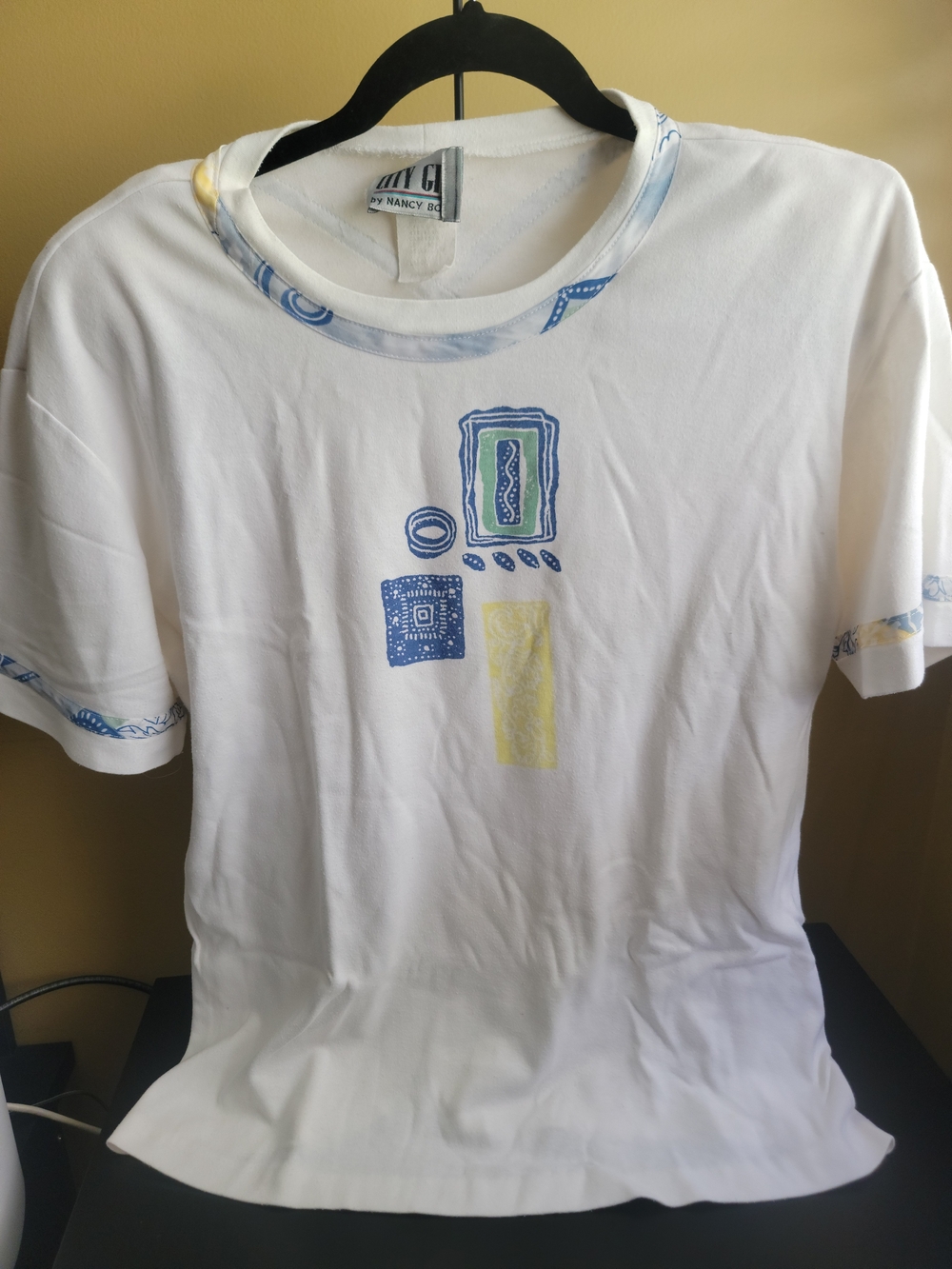 Nancy Ganz White Short-Sleeve Tee with Blue & Yellow Graphic